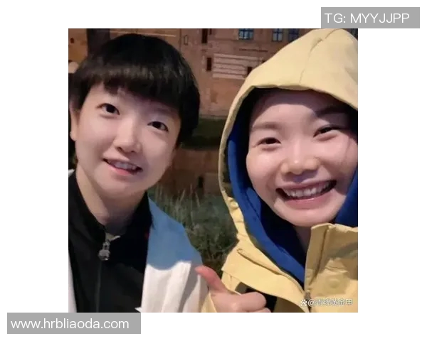 与足球明星亲密合影的完美模板分享让你的照片更具魅力与个性